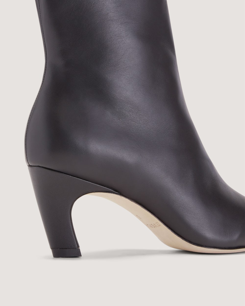The Short Banana Boot | Black