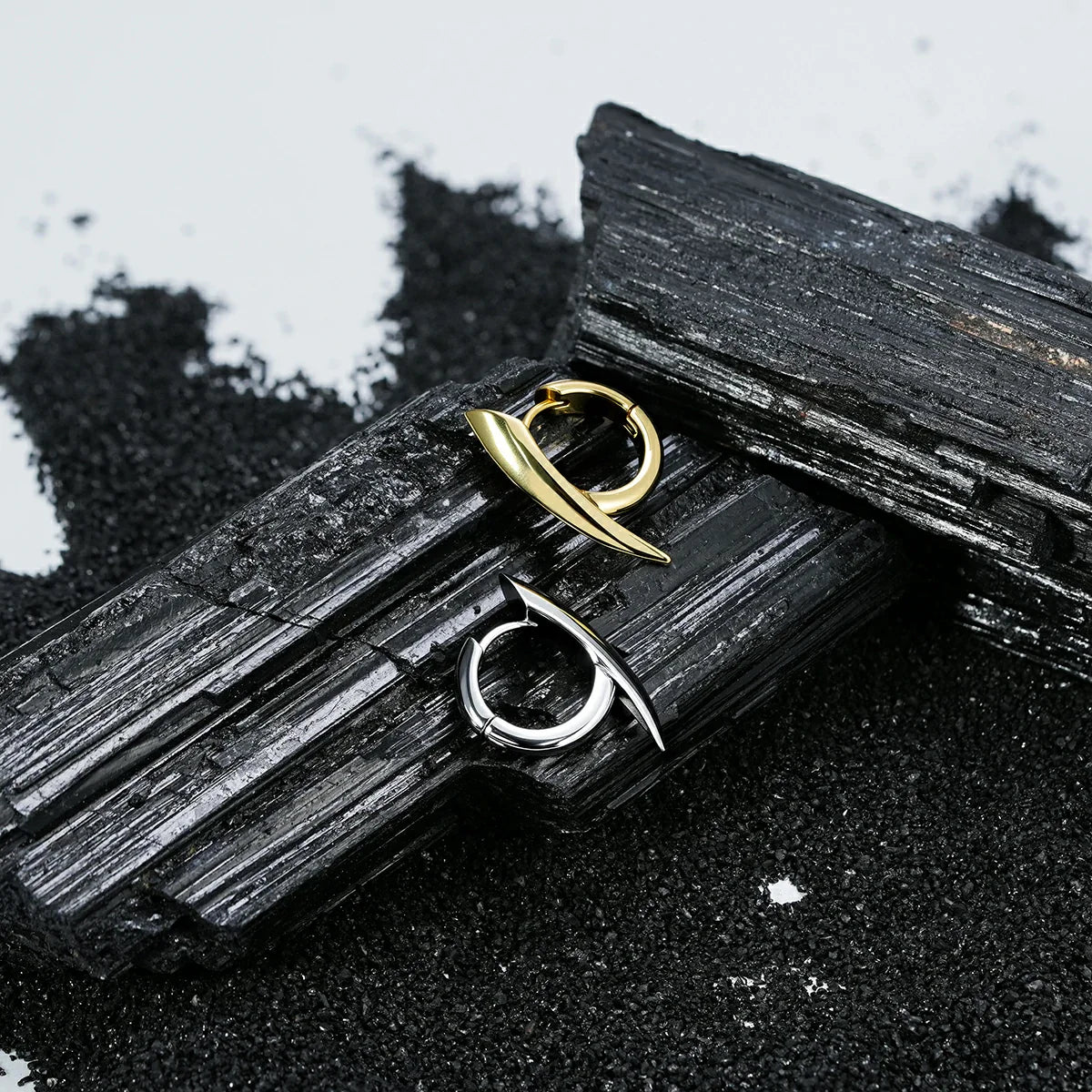 VENOM CLAW EARRINGS