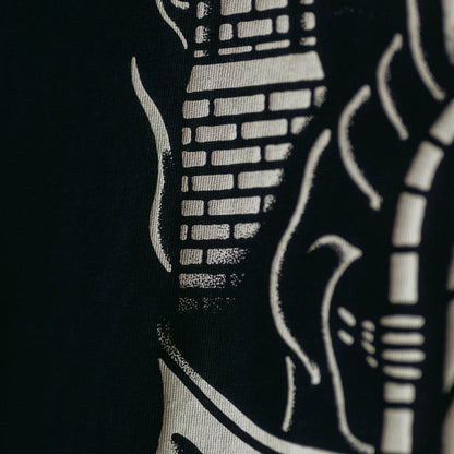 USE YOUR OWN MIND - BLACK UNISEX T-SHIRT